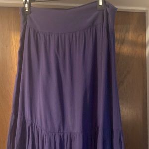 Bellerose size large single tiered thick waist, double slit skirt